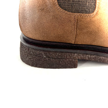 Load image into Gallery viewer, Chelsea Boots en Daim Marron et Semelle Crêpe