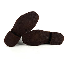 Load image into Gallery viewer, Chelsea Boots en Daim Marron et Semelle Crêpe