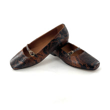 Load image into Gallery viewer, Ballerine ROXANE en Cuir Imprimé Python Camel
