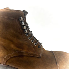Load image into Gallery viewer, Chaussure Lacets Montante en Daim Corteccia
