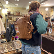Charger l'image dans la galerie, Astucieux Cartable Sac à Dos en Cuir Camel