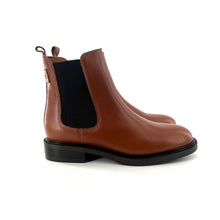 Load image into Gallery viewer, Chelsea Boots MAXINE en Cuir Cognac