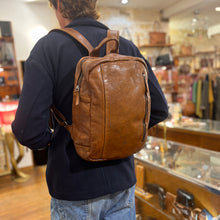 Charger l'image dans la galerie, Sac à Dos en Cuir Camel