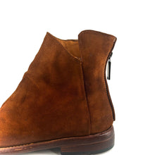 Load image into Gallery viewer, Boots Zippé Arrière en Daim Cognac