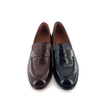 Load image into Gallery viewer, Mocassin en Cuir Bordeaux Foncé
