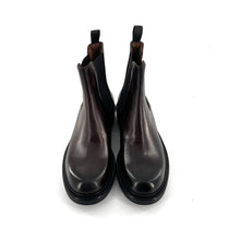 Load image into Gallery viewer, Chelsea Boots Fine Semelle Crantée en Cuir Marron Foncé