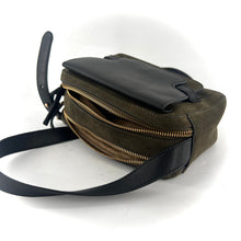Charger l'image dans la galerie, Sac THIRTEEN en Suede Kaki et Cuir Noir