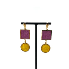 Load image into Gallery viewer, Boucles d'Oreilles en Plaqué Or et Résine Violet et Jaune