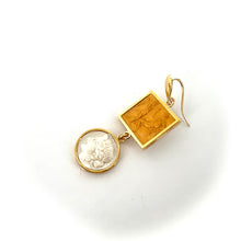 Load image into Gallery viewer, Boucles d'Oreilles en Plaqué Or et Résine Gold et Champagne