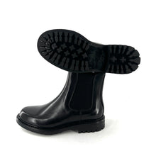 Load image into Gallery viewer, Chelsea Boots Fine Semelle Crantée en Cuir Noir