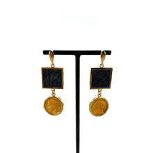 Load image into Gallery viewer, Boucles d'Oreilles en Plaqué Or et Résine Gold et Noir