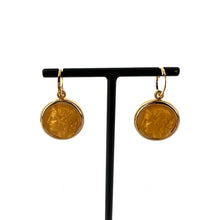 Load image into Gallery viewer, Boucles d'Oreilles Réversibles en Plaqué Or et Résine Gold / Champagne Motif Statue Grecque