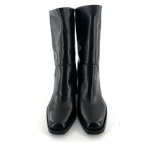 Charger l'image dans la galerie, Boots Talon Trotteur Zippé Arrière Tige Haute et Ajustée en Cuir Noir