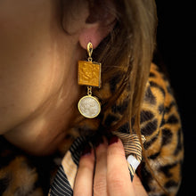 Load image into Gallery viewer, Boucles d'Oreilles en Plaqué Or et Résine Gold et Champagne