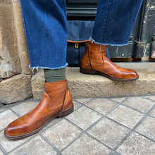 Load image into Gallery viewer, Boots Double Zip en Cuir Patiné Cognac