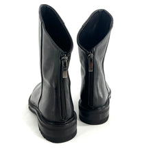 Load image into Gallery viewer, Boots Semelle Crantée Zippé Arrière en Cuir Noir