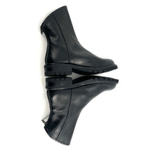 Load image into Gallery viewer, Boots Semelle Crantée Zippé Arrière en Cuir Noir