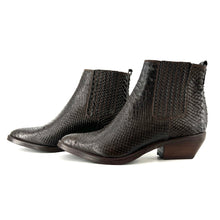 Charger l'image dans la galerie, Boots Tiag Élastiqué en Cuir Imprimé Python Marron