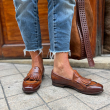 Load image into Gallery viewer, Mocassin Frangé en Cuir Camel