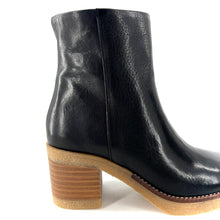 Charger l'image dans la galerie, Boots Zippé Intérieur Talon Trotteur Semelle Crêpe en Cuir Noir