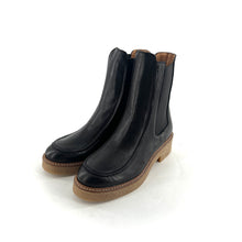 Load image into Gallery viewer, Chelsea Boots Semelle Crêpe en Cuir Noir