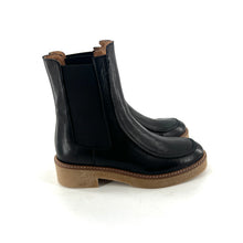 Load image into Gallery viewer, Chelsea Boots Semelle Crêpe en Cuir Noir