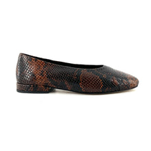 Load image into Gallery viewer, Ballerine ÉGLANTINE en Cuir Imprimé Python