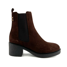 Load image into Gallery viewer, Boots Talon Trotteur GIULIA en Daim Marron Foncé