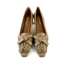 Load image into Gallery viewer, Escarpin Patte Frangée accessoires Dorés en Cuir Vert Tilleul