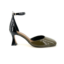 Load image into Gallery viewer, Escarpin en Cuir Glacé Kaki et Noir