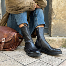 Charger l'image dans la galerie, Boots Tige Haute et Ajustée en Cuir Noir