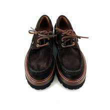 Load image into Gallery viewer, Chaussure Bateau Semelle Crantée en Daim Marron Foncé