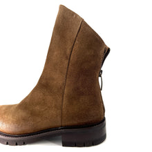 Load image into Gallery viewer, Boots Semelle Crantée Zippé Arrière en Daim Sigaro