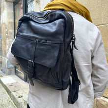 Charger l'image dans la galerie, Sac à Dos en Cuir Lavé Noir