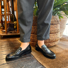 Load image into Gallery viewer, Élégant Mocassin en Cuir Noir