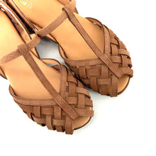 Charger l'image dans la galerie, Sandale Tressée en Daim Cognac