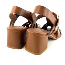 Charger l'image dans la galerie, Sandale Méduse Talon Trotteur en Cuir Camel