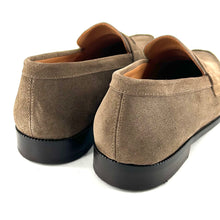 Load image into Gallery viewer, Élégant Mocassin en Daim Taupe