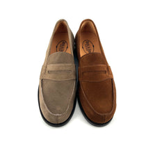 Load image into Gallery viewer, Élégant Mocassin en Daim Cognac