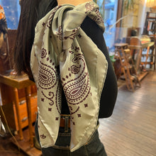 Charger l'image dans la galerie, Bandana de Soie Shadow / Ganache