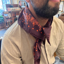 Charger l'image dans la galerie, Bandana de Soie Fudge / Paprika