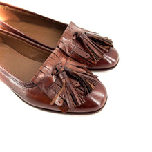 Load image into Gallery viewer, Mocassin Pompons et Patte Frangée en Cuir Cognac