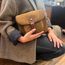 Charger l'image dans la galerie, Sac le NEW FLAV EN Velours Tobacco et Cuir Nutella