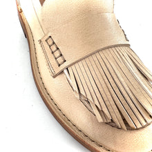 Charger l'image dans la galerie, Mocassin Patte Frangée en Cuir Blanc Cassé