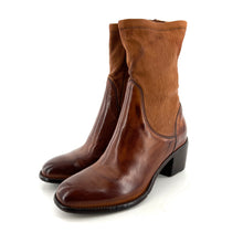 Load image into Gallery viewer, Boots Talon Trotteur en Cuir et Cuir Stretch Cognac.