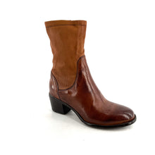 Load image into Gallery viewer, Boots Talon Trotteur en Cuir et Cuir Stretch Cognac.
