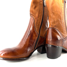 Load image into Gallery viewer, Boots Talon Trotteur en Cuir et Cuir Stretch Cognac.