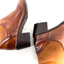 Load image into Gallery viewer, Boots Talon Trotteur en Cuir et Cuir Stretch Cognac.