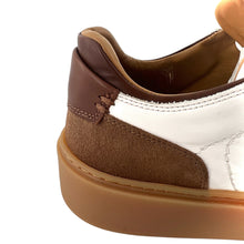 Load image into Gallery viewer, Basket en Cuir Blanc Camel et Daim Marron