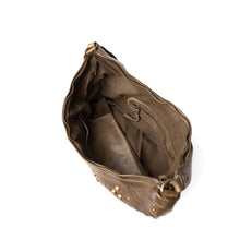 Charger l'image dans la galerie, Sac Porté Épaule et Bandoulière Format Banane en Cuir Lavé Kaki